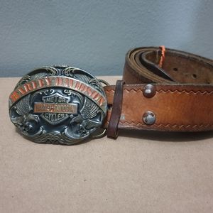 Vintage Harley Davidson belt buckle w/ leather belt